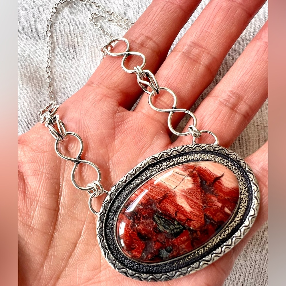 925 Beautiful Rich Red Jasper Pendant Necklace - Picture 3 of 9